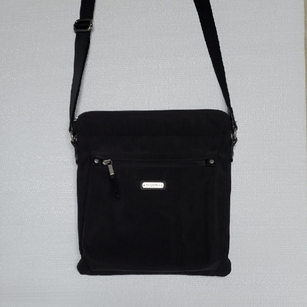 Baggellini Go Bagg Black Crossbody